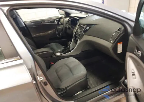 2015 Hyundai Sonata Hybrid z USA, uszkodzony, nr VIN KMHEC4A47FA131124